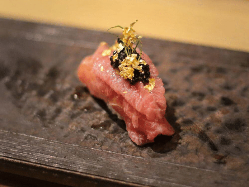 Nigiri Sushi trứng cá tầm