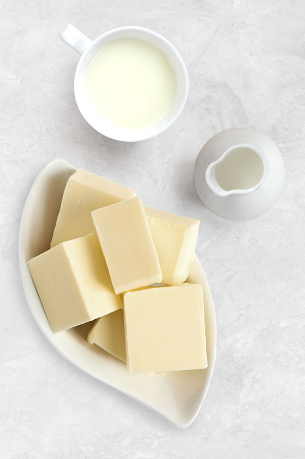 Sữa và bơ là nguyên liệu chính để làm Whipping Cream